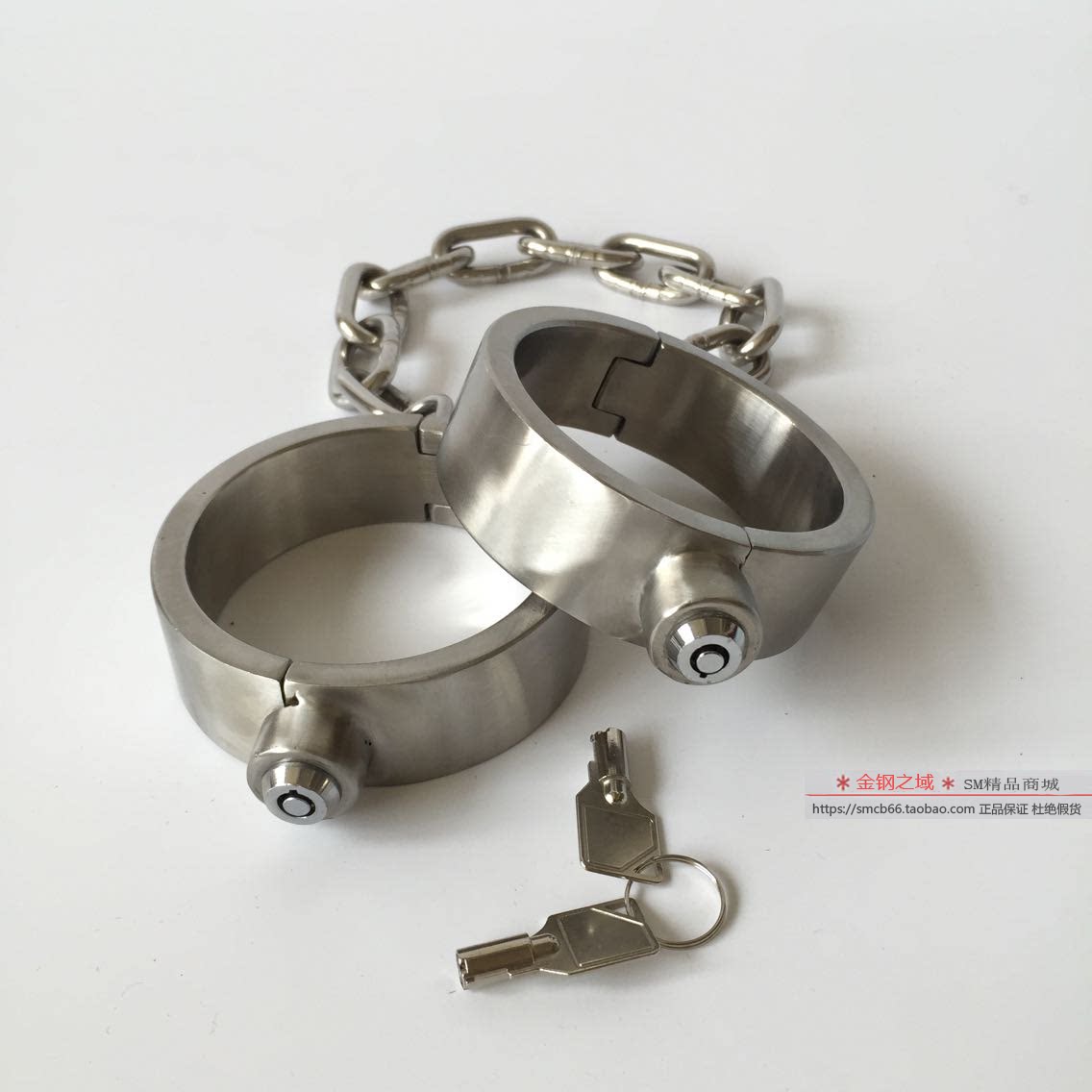 光脚美女戴镣铐★棴务⒏2297444(∮)』